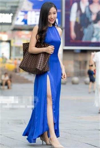 黑冰女主踩踏图片
