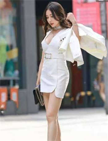 陪女友的闺蜜试婚纱
