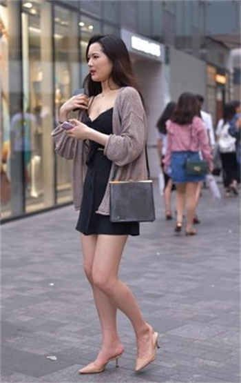 老妇女野山树林交易
