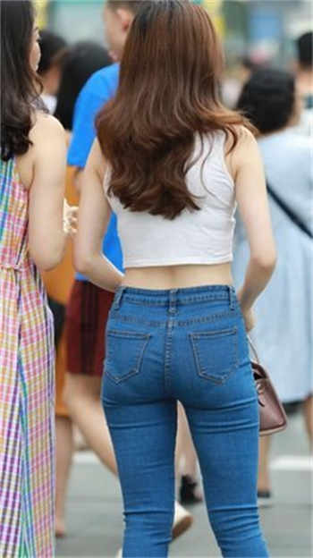 美女比胸大的视频
