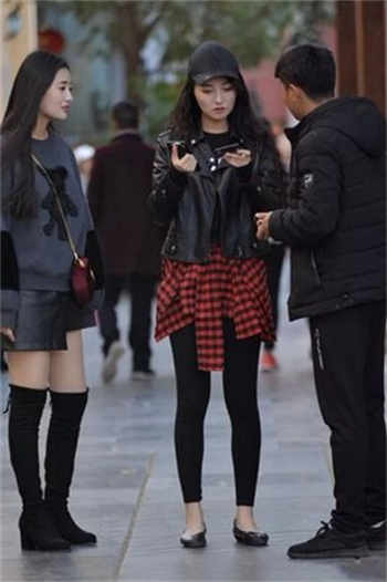 俄罗斯富二代街头金钱实验
