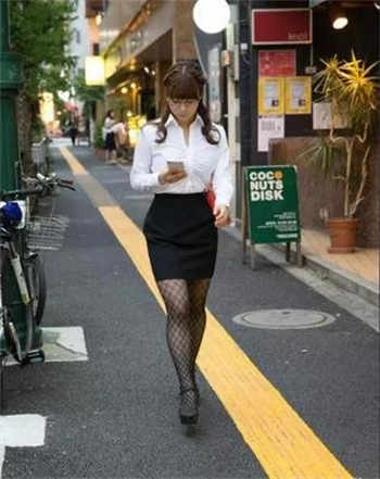 侯京健旗袍