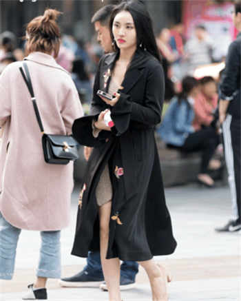 杨一凡比大小照片